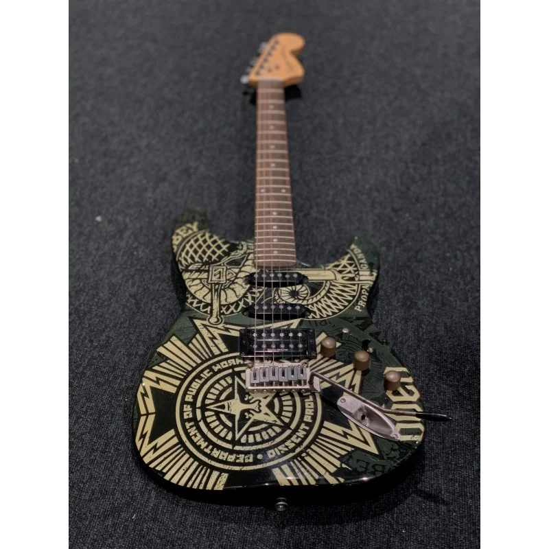 Prix Cassé OCCASION SQUIER STRAT STANDARD OBEY PROPAGANDA