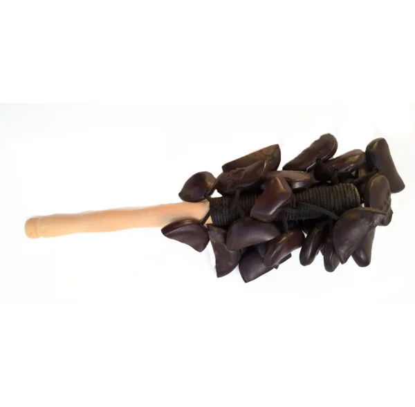 Crécelle sur manche avec grappe d‘entada petites graines - Roots Percussions Nouvelle Collection